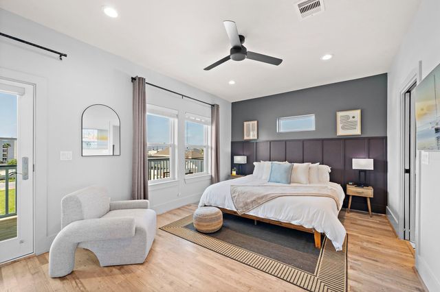 2307 Bernardo De Galvez Avenue, Galveston, TX 77550