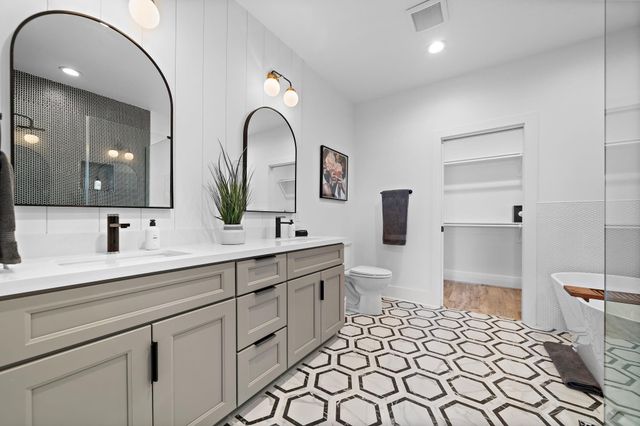 2307 Bernardo De Galvez Avenue, Galveston, TX 77550