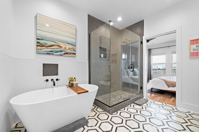 2307 Bernardo De Galvez Avenue, Galveston, TX 77550