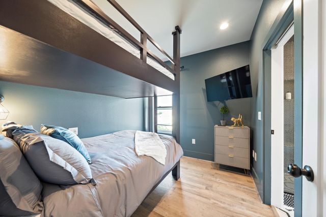 2307 Bernardo De Galvez Avenue, Galveston, TX 77550