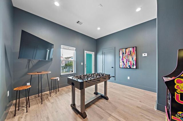 2307 Bernardo De Galvez Avenue, Galveston, TX 77550