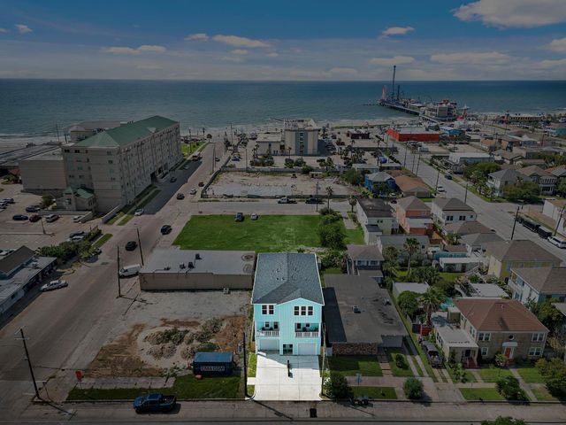 2307 Bernardo De Galvez Avenue, Galveston, TX 77550