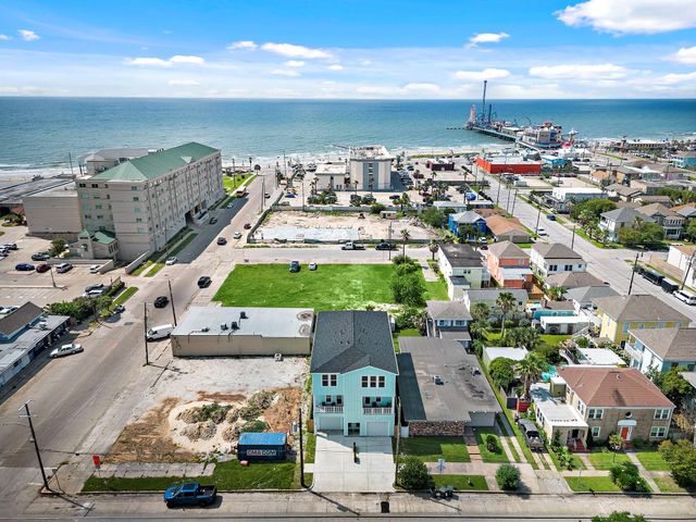 2307 Bernardo De Galvez Avenue, Galveston, TX 77550