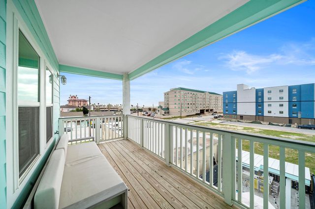 2307 Bernardo De Galvez Avenue, Galveston, TX 77550