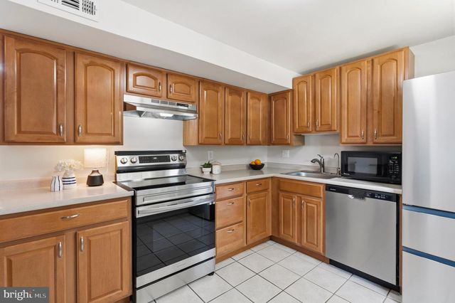14 GANNON WAY, Sterling, VA 20165
