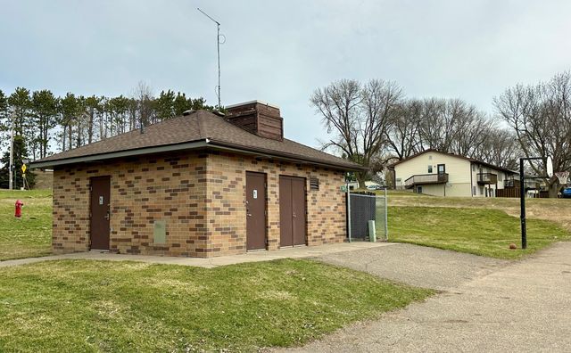 434 E 11th Street I, New Richmond, WI 54017