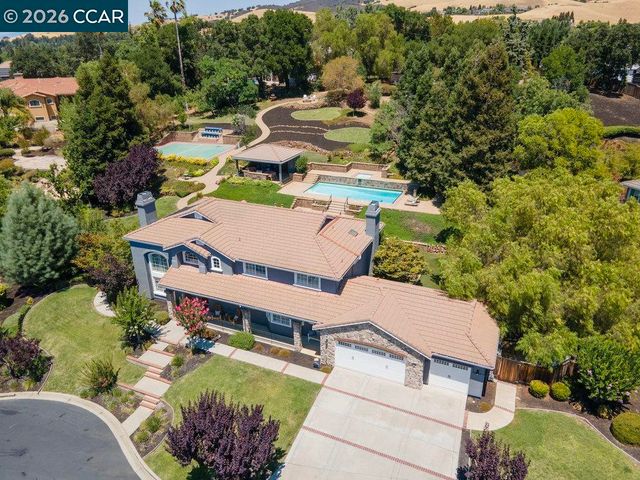 825 Bertram St, Walnut Creek, CA 94598