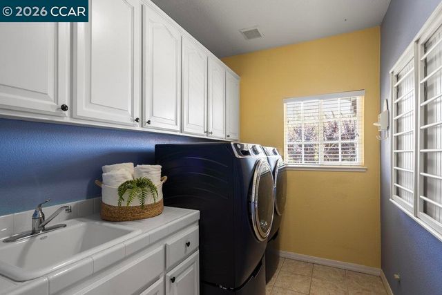 825 Bertram St, Walnut Creek, CA 94598