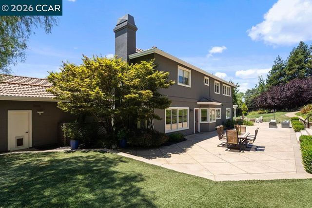 825 Bertram St, Walnut Creek, CA 94598