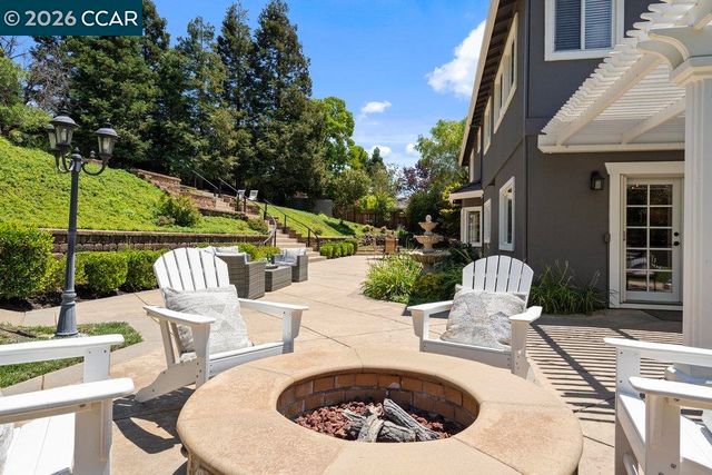 825 Bertram St, Walnut Creek, CA 94598