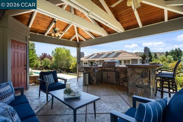 825 Bertram St, Walnut Creek, CA 94598