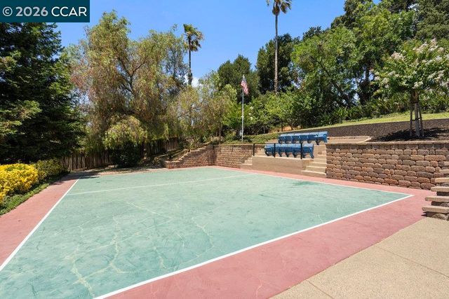 825 Bertram St, Walnut Creek, CA 94598