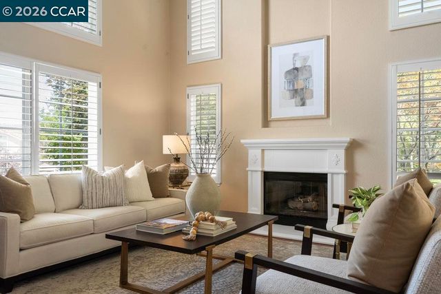 825 Bertram St, Walnut Creek, CA 94598