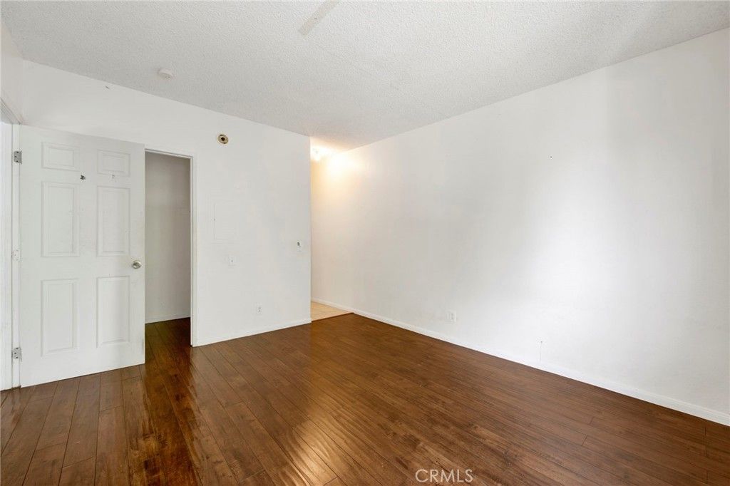 Image 12 of property listing at 20234 Cantara Street 314, Winnetka, CA 91306