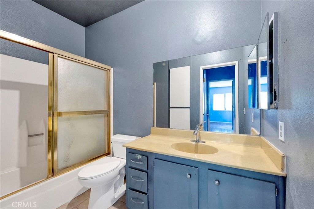 Image 16 of property listing at 20234 Cantara Street 314, Winnetka, CA 91306