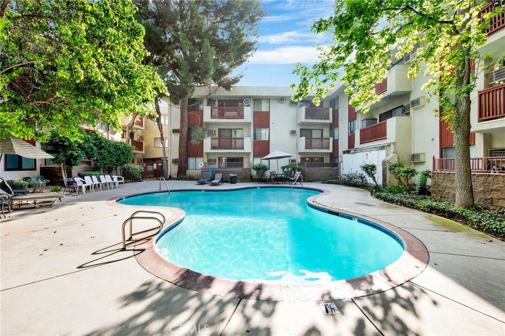 Image 18 of property listing at 20234 Cantara Street 314, Winnetka, CA 91306