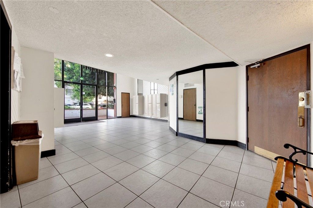 Image 20 of property listing at 20234 Cantara Street 314, Winnetka, CA 91306