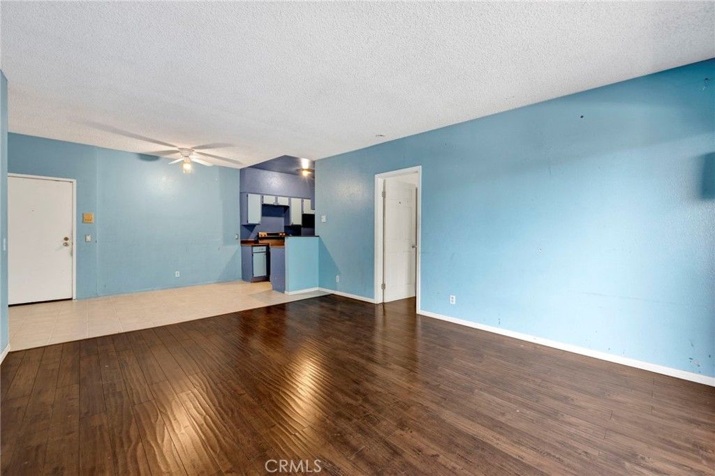 Image 4 of property listing at 20234 Cantara Street 314, Winnetka, CA 91306