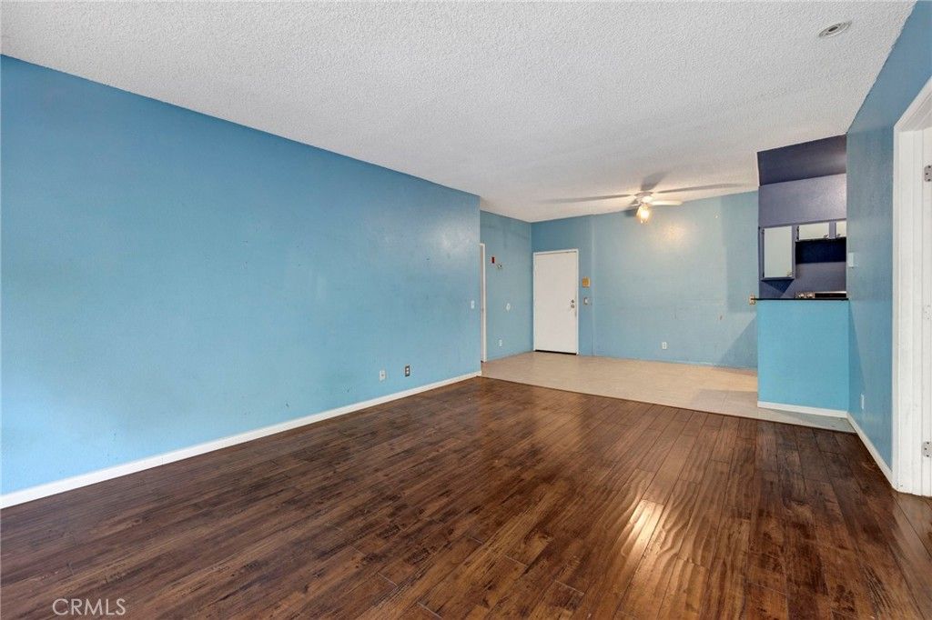 Image 5 of property listing at 20234 Cantara Street 314, Winnetka, CA 91306