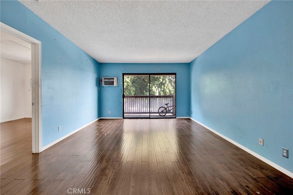 Image 6 of property listing at 20234 Cantara Street 314, Winnetka, CA 91306