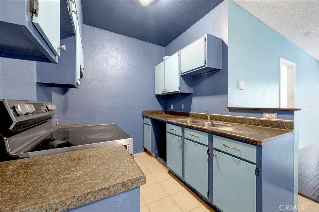 Image 8 of property listing at 20234 Cantara Street 314, Winnetka, CA 91306