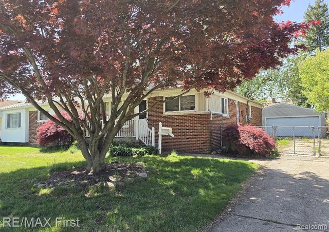 26451 Greenleaf Street, Roseville, MI 48066
