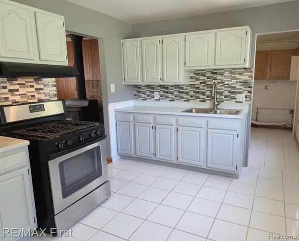 26451 Greenleaf Street, Roseville, MI 48066