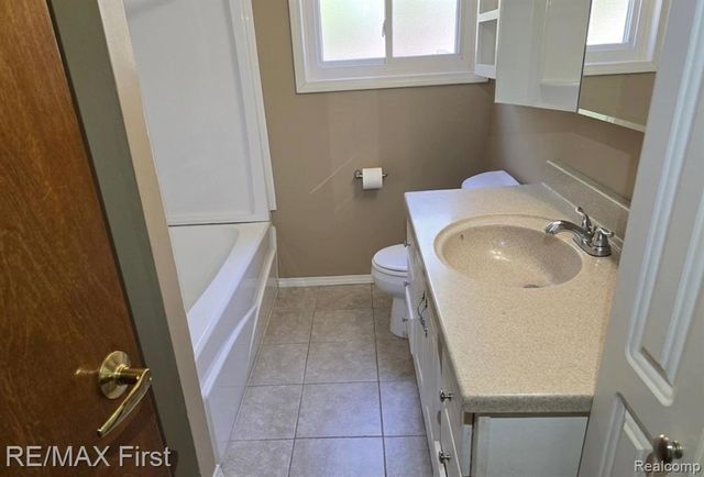 26451 Greenleaf Street, Roseville, MI 48066