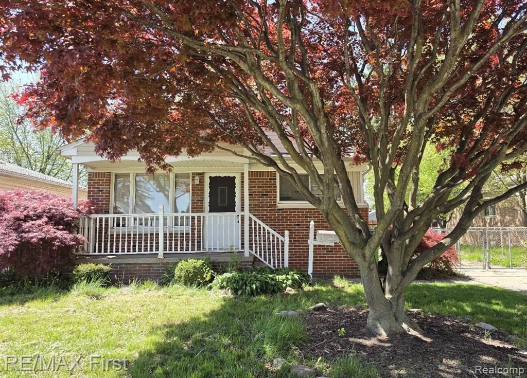 26451 Greenleaf Street, Roseville, MI 48066