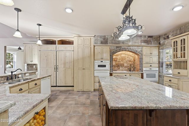 4712 Goldfinch Road, Joplin, MO 64804