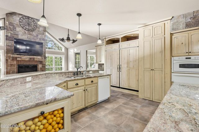 4712 Goldfinch Road, Joplin, MO 64804