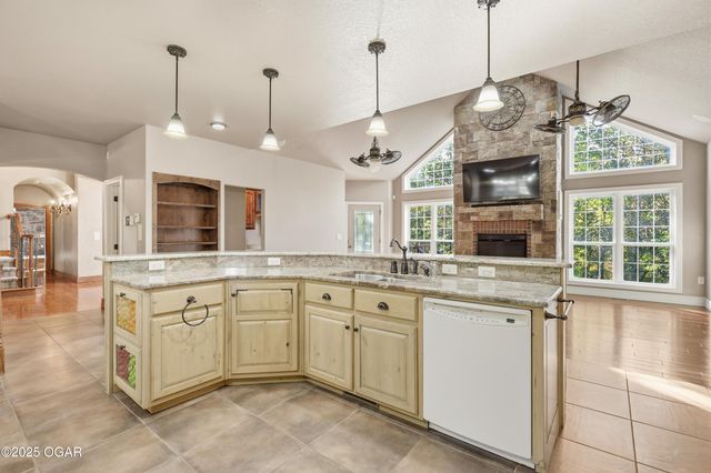 4712 Goldfinch Road, Joplin, MO 64804