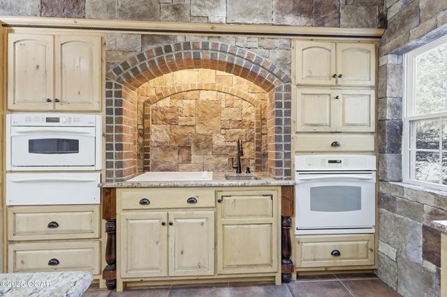 4712 Goldfinch Road, Joplin, MO 64804