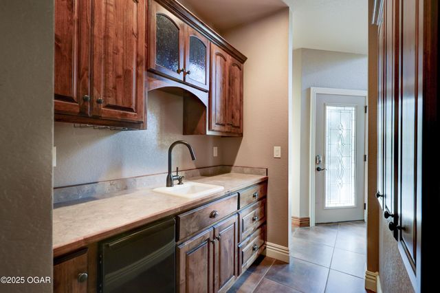 4712 Goldfinch Road, Joplin, MO 64804