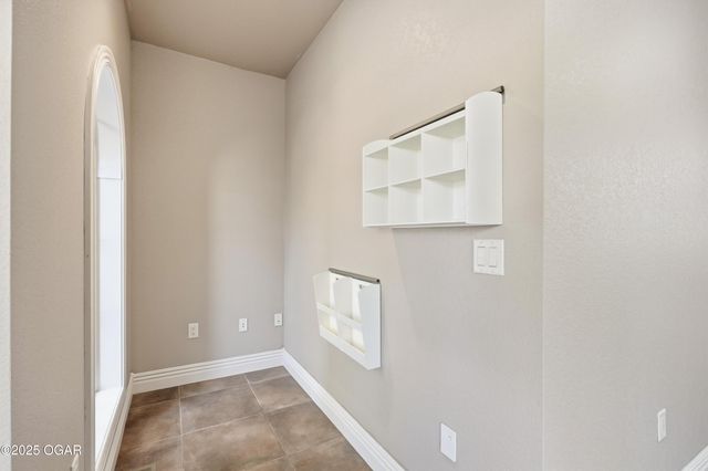 4712 Goldfinch Road, Joplin, MO 64804