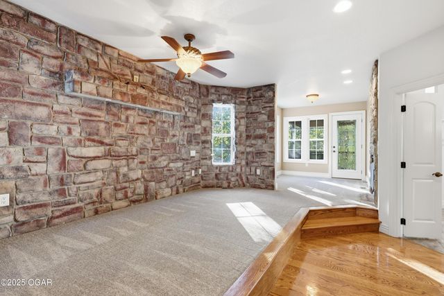 4712 Goldfinch Road, Joplin, MO 64804