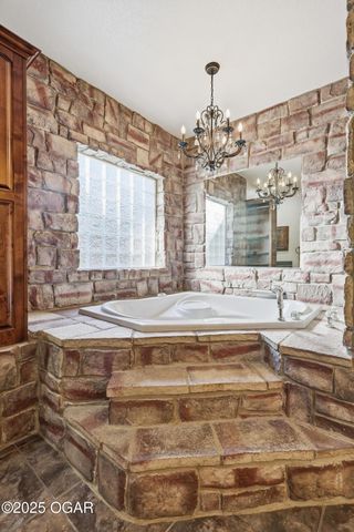 4712 Goldfinch Road, Joplin, MO 64804