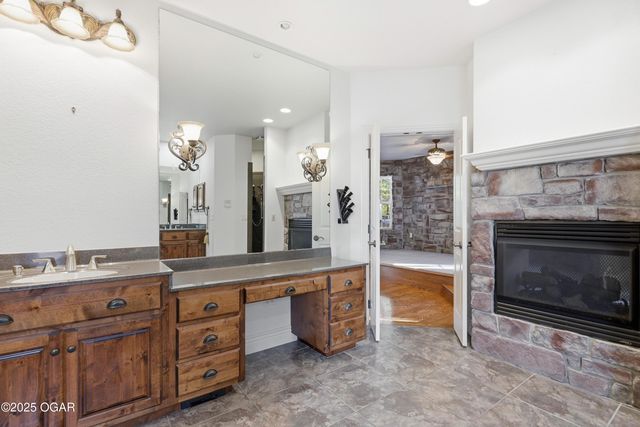 4712 Goldfinch Road, Joplin, MO 64804