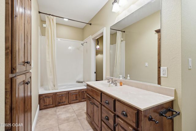 4712 Goldfinch Road, Joplin, MO 64804