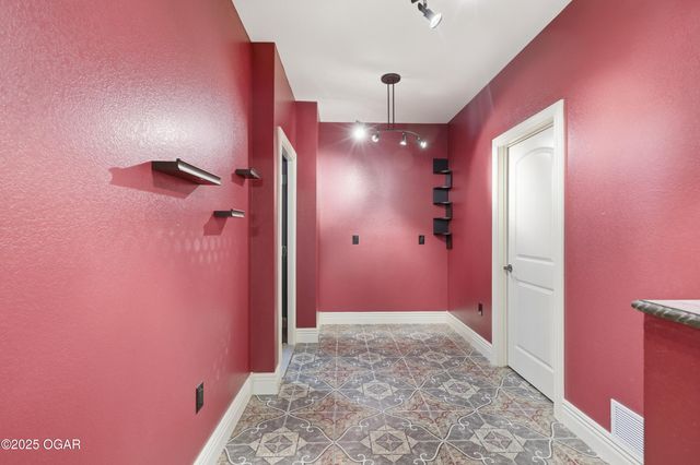 4712 Goldfinch Road, Joplin, MO 64804