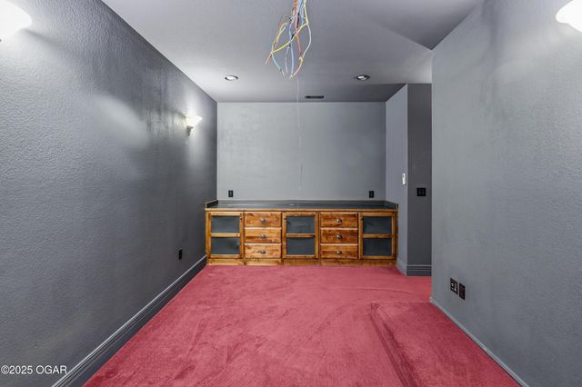 4712 Goldfinch Road, Joplin, MO 64804