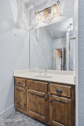 4712 Goldfinch Road, Joplin, MO 64804