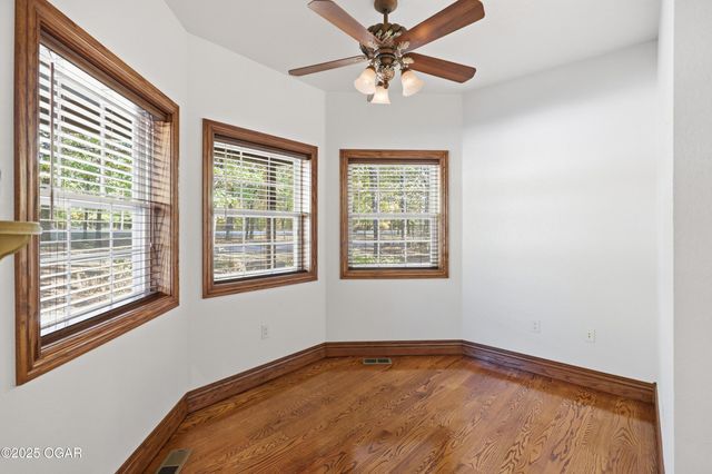 4712 Goldfinch Road, Joplin, MO 64804