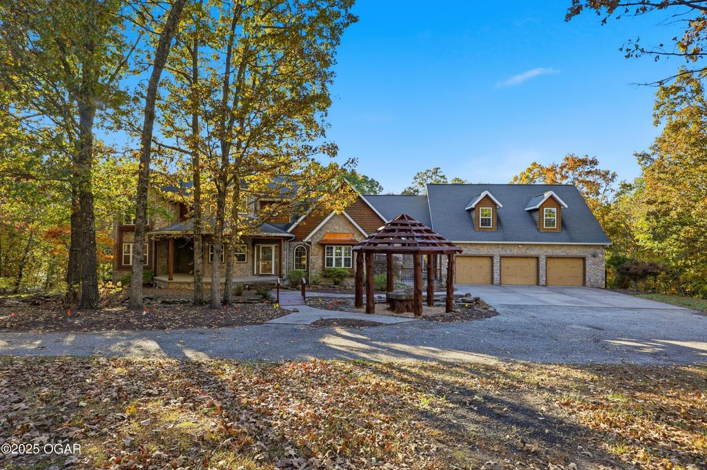 4712 Goldfinch Road, Joplin, MO 64804