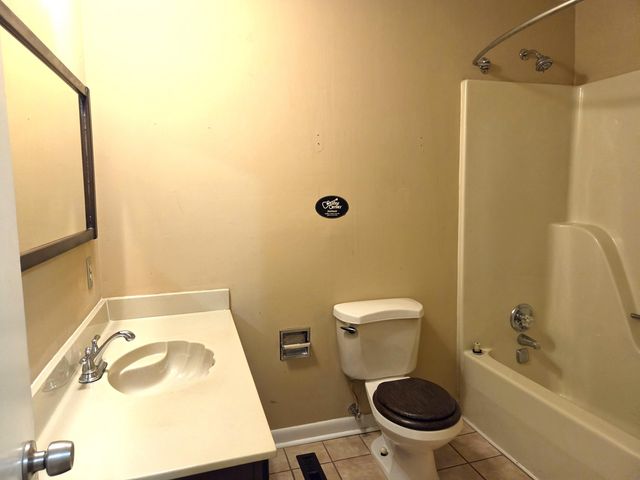 731 Larkwood Drive, Tunnel Hill, GA 30755