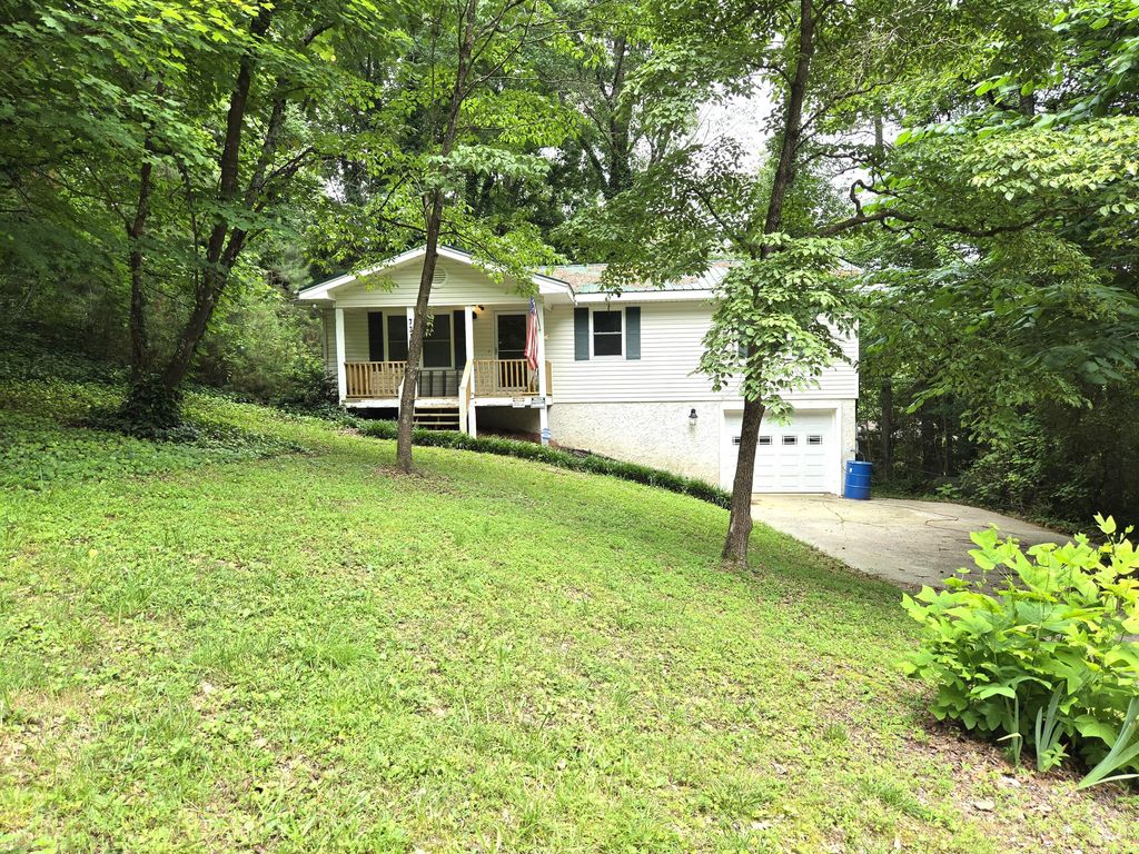 731 Larkwood Drive, Tunnel Hill, GA 30755