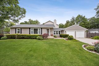 803 E Harrison Avenue, Wheaton, IL 60187