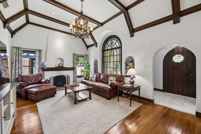 5542 McCommas Boulevard, Dallas, TX 75206