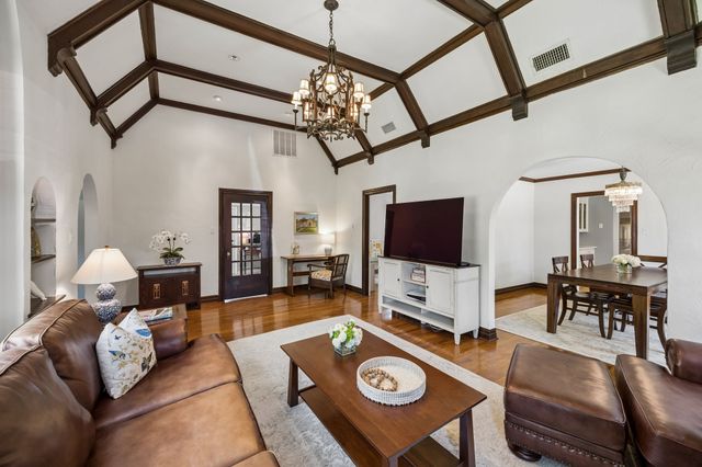 5542 McCommas Boulevard, Dallas, TX 75206