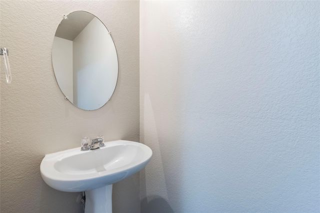 8712 Dittmar Oaks DR, Austin, TX 78748